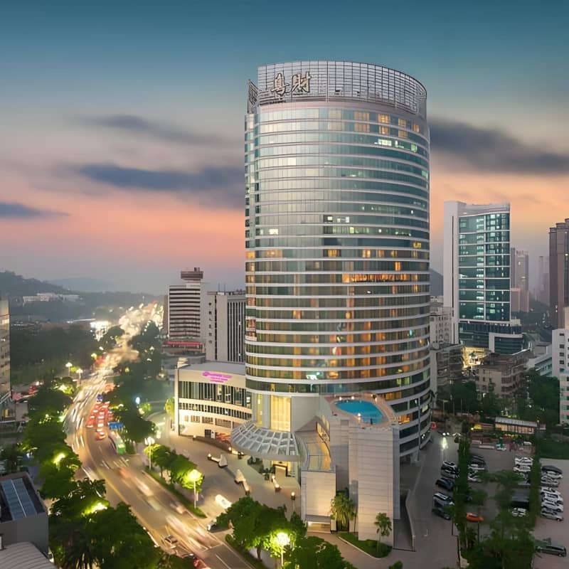 珠海粤财皇冠假日酒店(情侣路海滨泳场店)